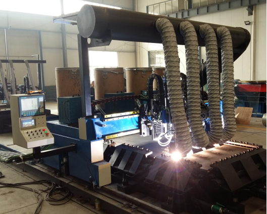 耐磨板堆焊專(zhuān)機(jī)